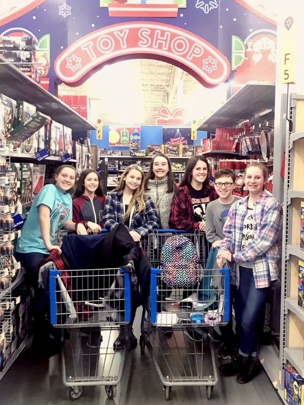 Beebe Junior High FBLA Officers Shop for Beebe Angel Tree